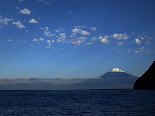 ちょっとひきめの富士山