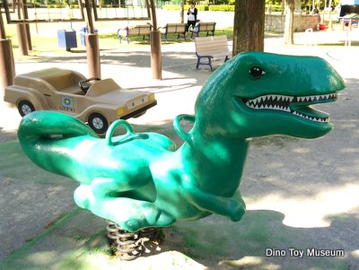 お台場レインボー公園の恐竜スプリング遊具