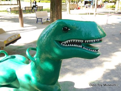 お台場レインボー公園の恐竜スプリング遊具