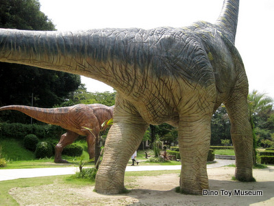 岡崎市東公園の実物大恐竜フィギュア
