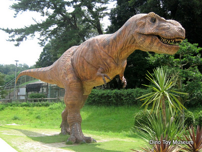 岡崎市東公園の実物大恐竜フィギュア