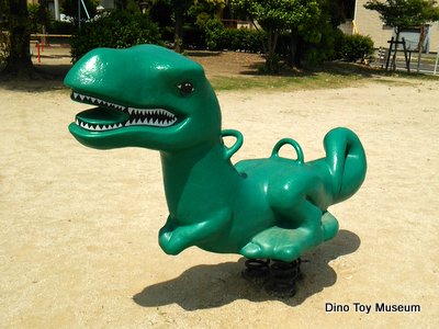 前橋市　六供こども公園の恐竜遊具