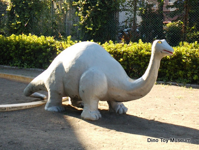 すわくぼ東児童遊園のブロントザウルス