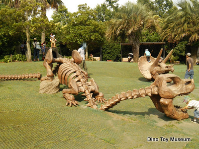 よこはま動物園ズーラシアの恐竜化石