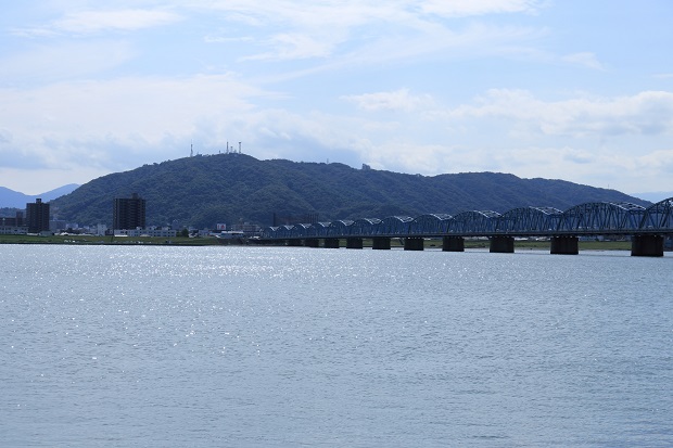 吉野川橋と眉山