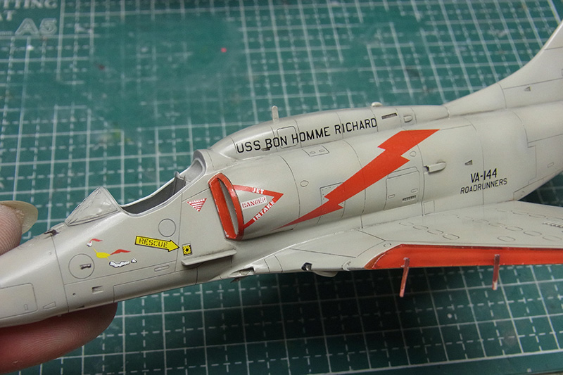迷走エアモデリング！ デカール貼り ：A-4E Skyhawk(Fujimi 1/72)