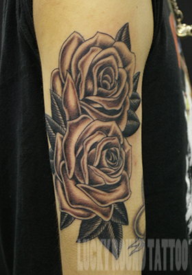 二輪の薔薇のタトゥー Lucky Round Tattoo