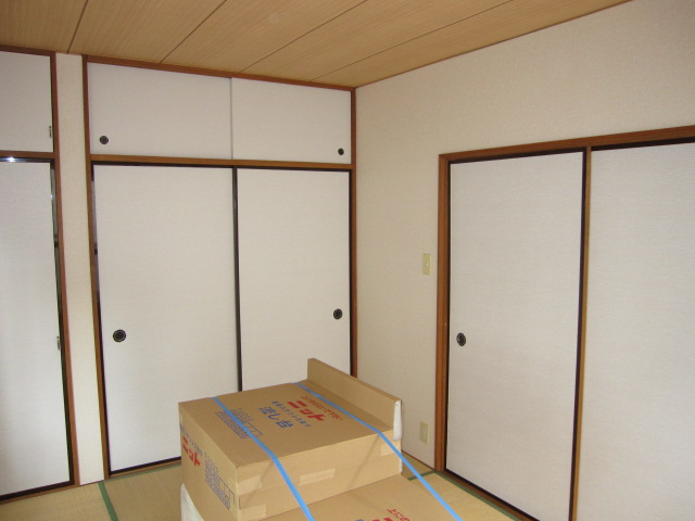 東京都府中市　空き室賃貸物件原状回復　和室襖張替え　作業完了後　２