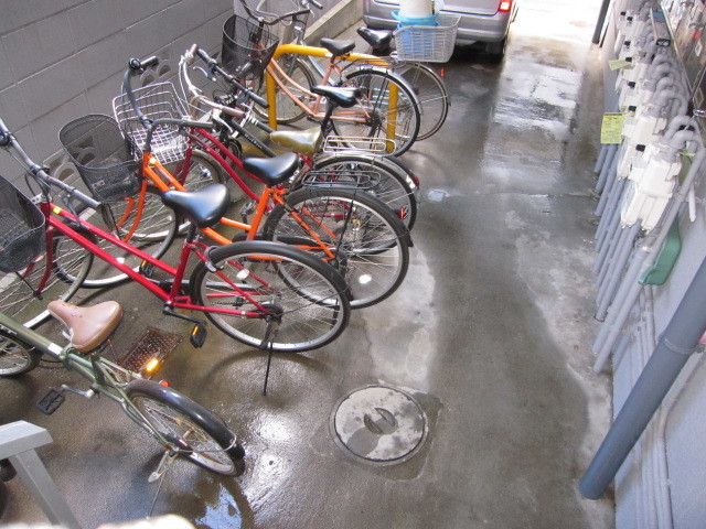 東京都杉並区荻窪　毎月１回３階建てアパート共用部定期清掃　駐輪場・駐車場清掃　作業完了後　１