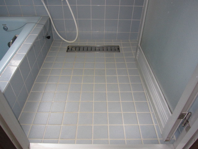 埼玉県所沢市　一戸建て空き家賃貸物件原状回復　全体ハウスクリーニング　浴室清掃　作業完了後　１