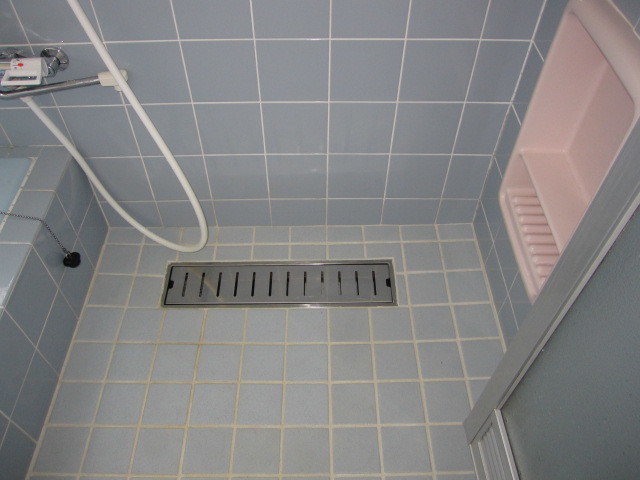 埼玉県所沢市　一戸建て空き家賃貸物件原状回復　全体ハウスクリーニング　浴室清掃　作業完了後　２