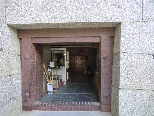 松山城玄関リサイズ