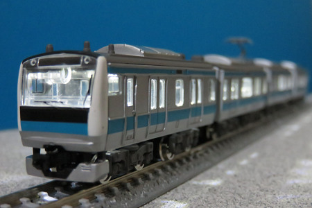 Bトレ E233系1000番台 京浜東北線 室内灯点灯化 - にゃいっちぃと電車 