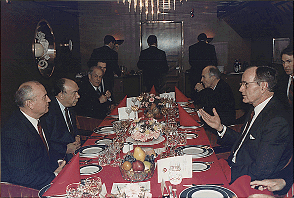 Bush_and_Gorbachev_at_the_Malta_summit_in_1989.gif