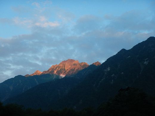 １・明神岳のモルゲンロート・縮小
